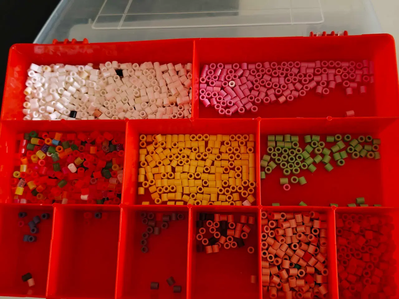 Billede 2 - Forskellige perler i æsker