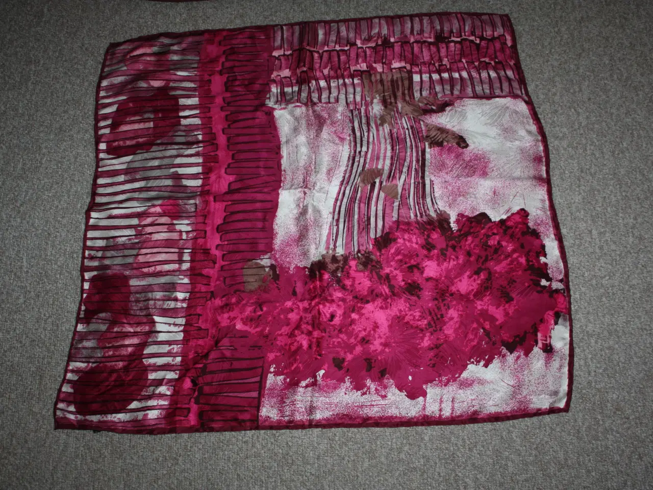 Billede 2 - Vintage silke tørklæde 85 cm x 85 cm 100% silk