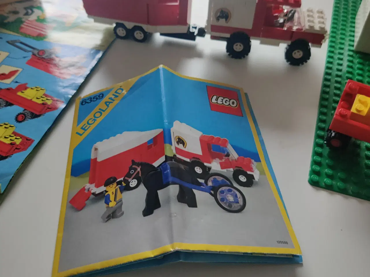 Billede 2 - Lego hestestald og bil med hestetrailer 