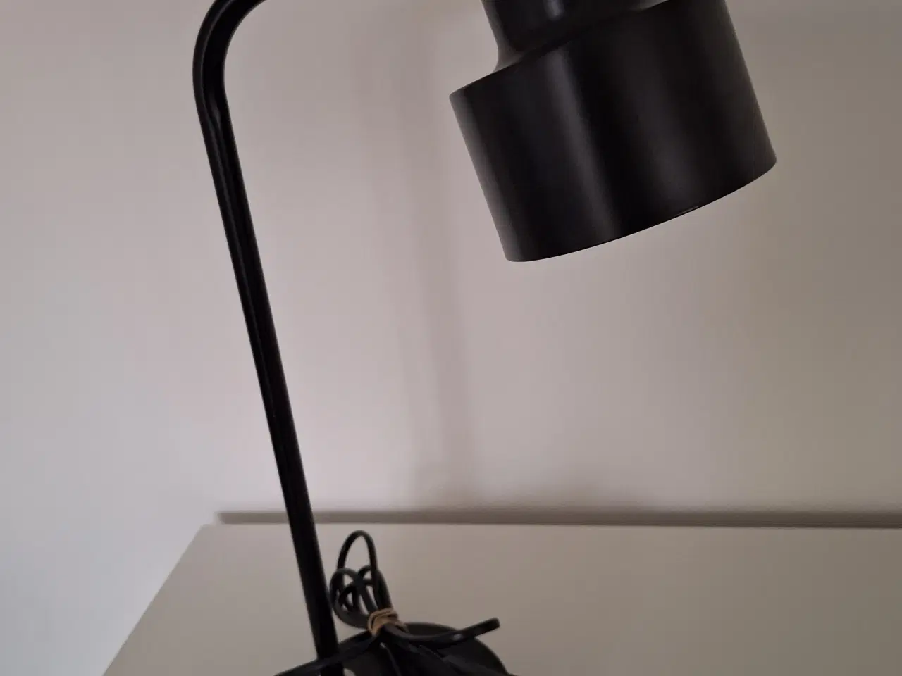 Billede 1 - Bordlampe, flot. Højde 48 cm