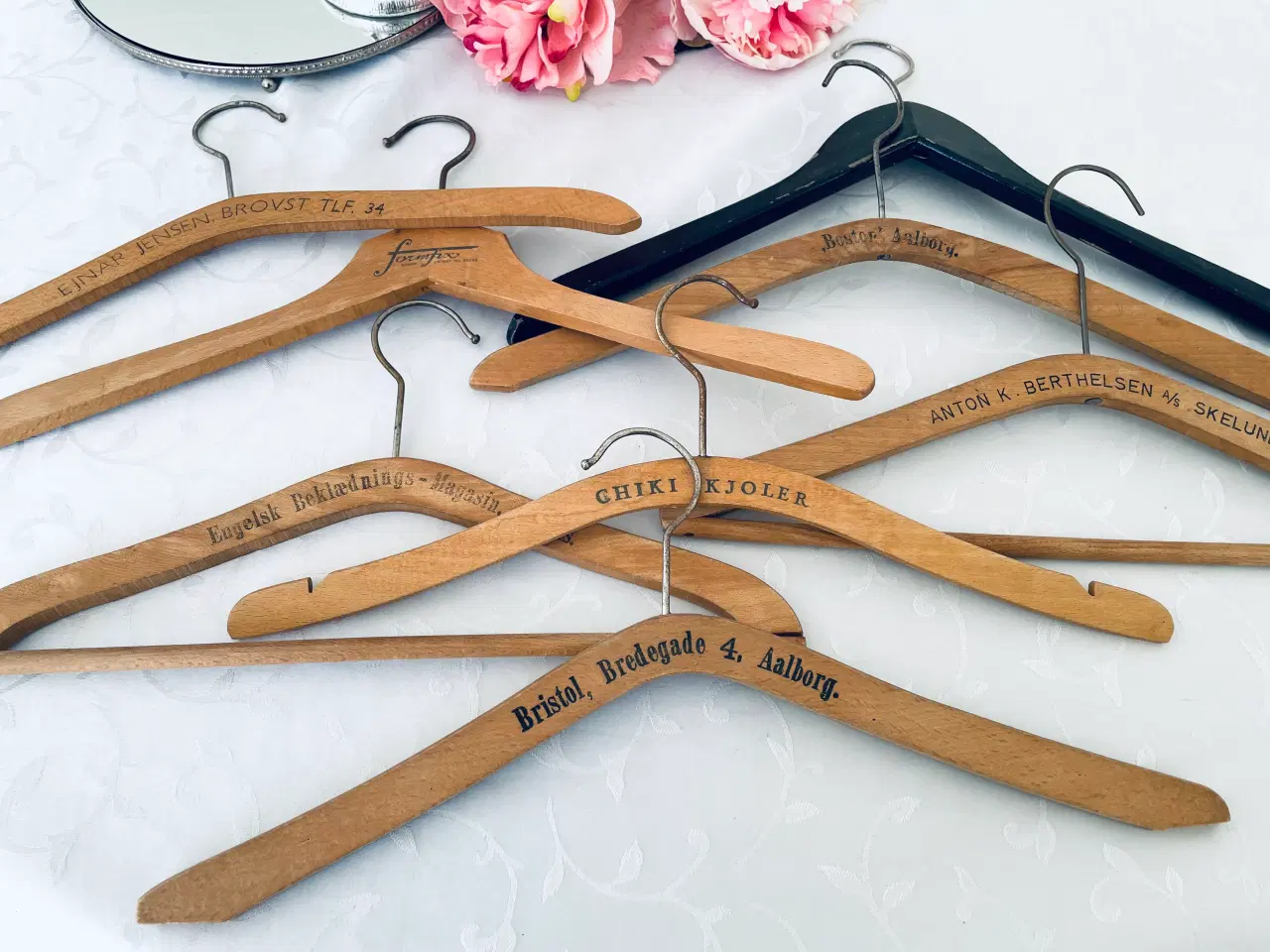 Billede 1 - Gamle vintage bøjler med skrift 