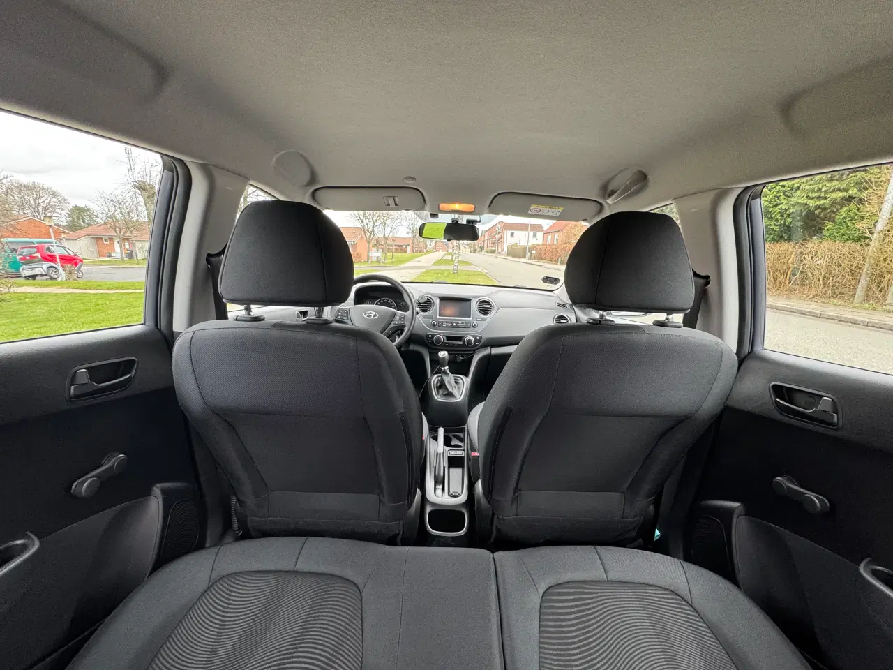 Billede 14 - Økonomisk bil til by eller pendler