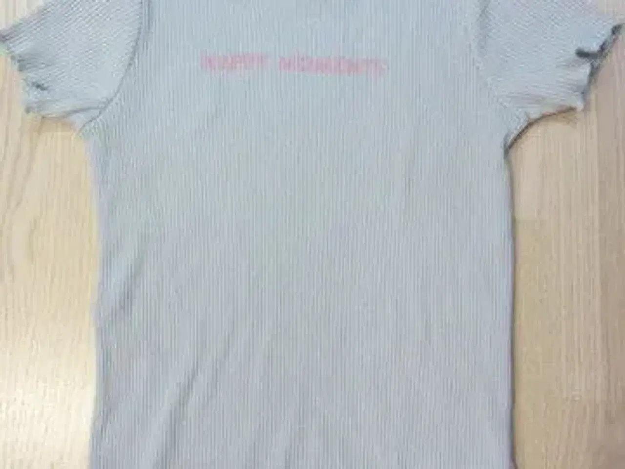 Billede 1 - Str. 13-14 år, flot og elastisk t-shirt