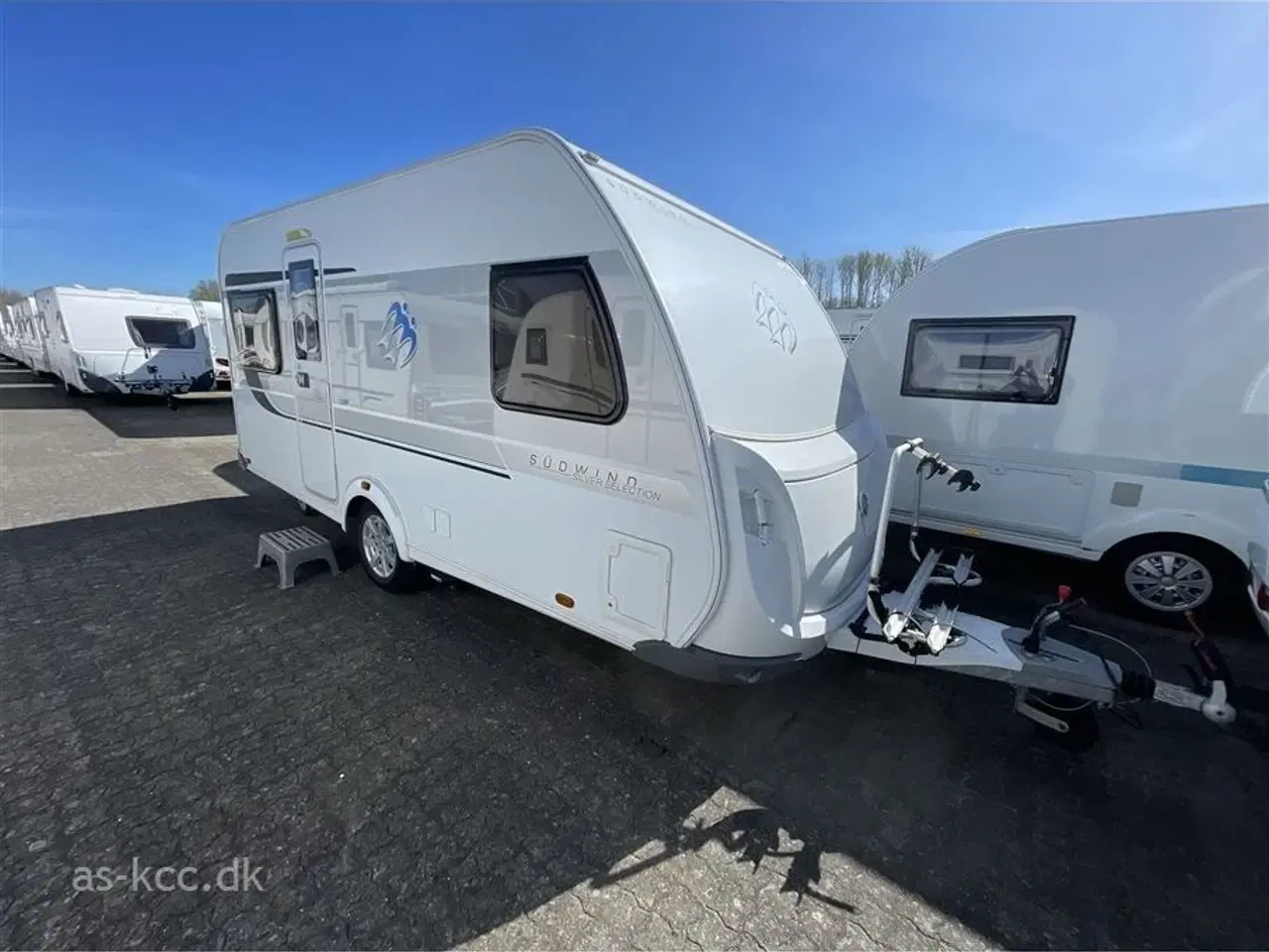 Billede 1 - 2018 - Knaus Südwind 450 FU   Knaus Südwind årg. 2018 4 sovepladser, 5 siddepladser, mover, posemarkise, cykelholder.