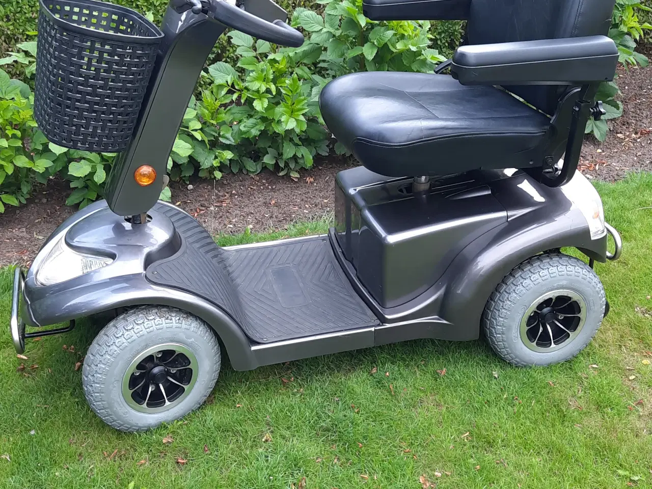 Billede 1 - Elscooter / El-scooter  nyserviceret og klar til b