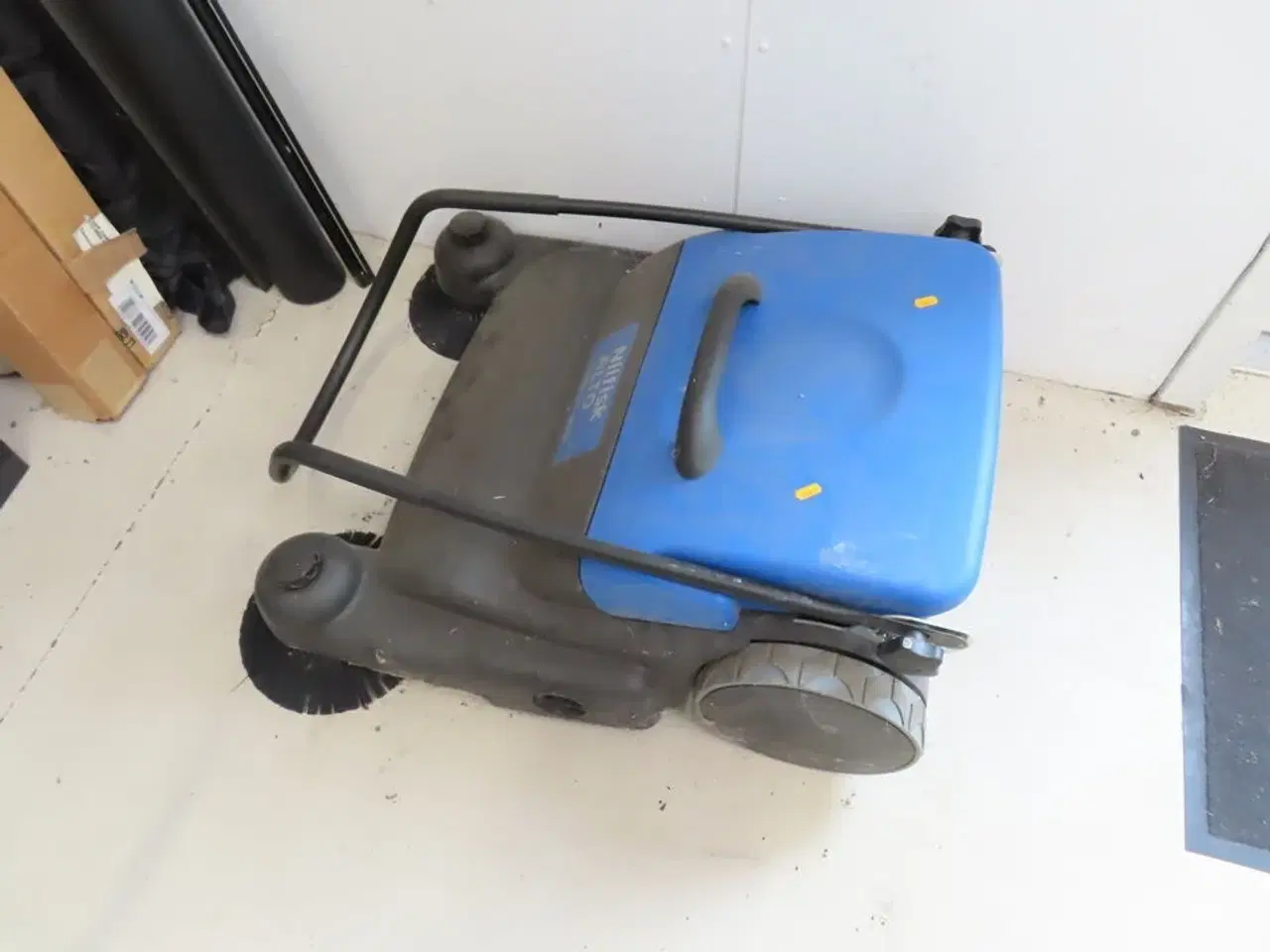 Billede 1 - Håndfejemaskine NILFISK ALTO FLOORTEC 480M