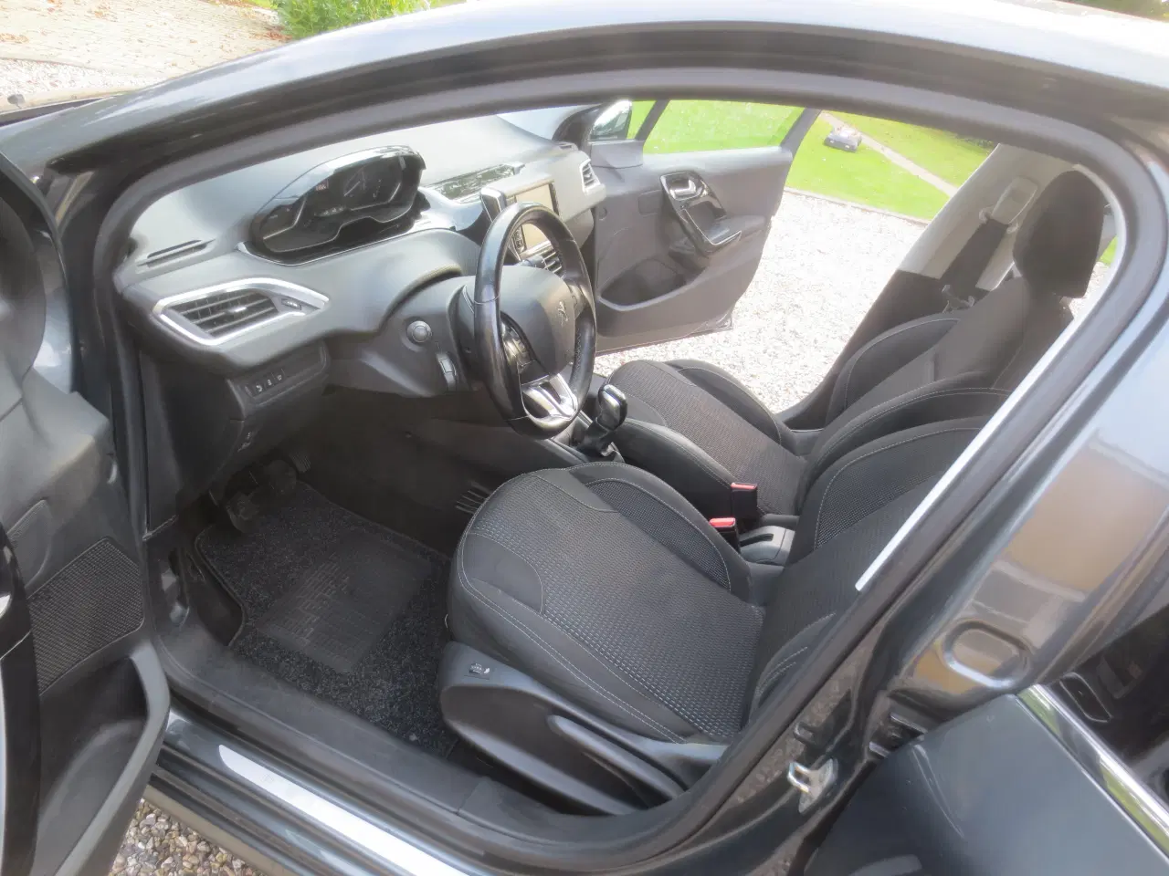 Billede 15 - Peugeot 208 1.6 BLUE HDi År 2017. 