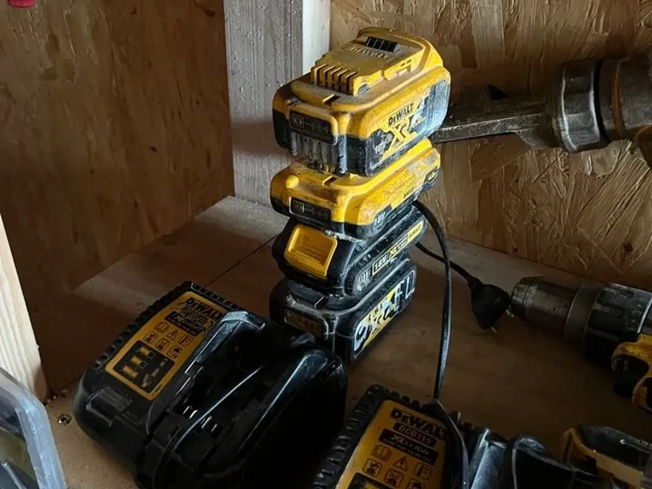 Billede 2 - 6 Stk. Værktøj DEWALT + 4 Batterier, 2 Oplader + Transportks.