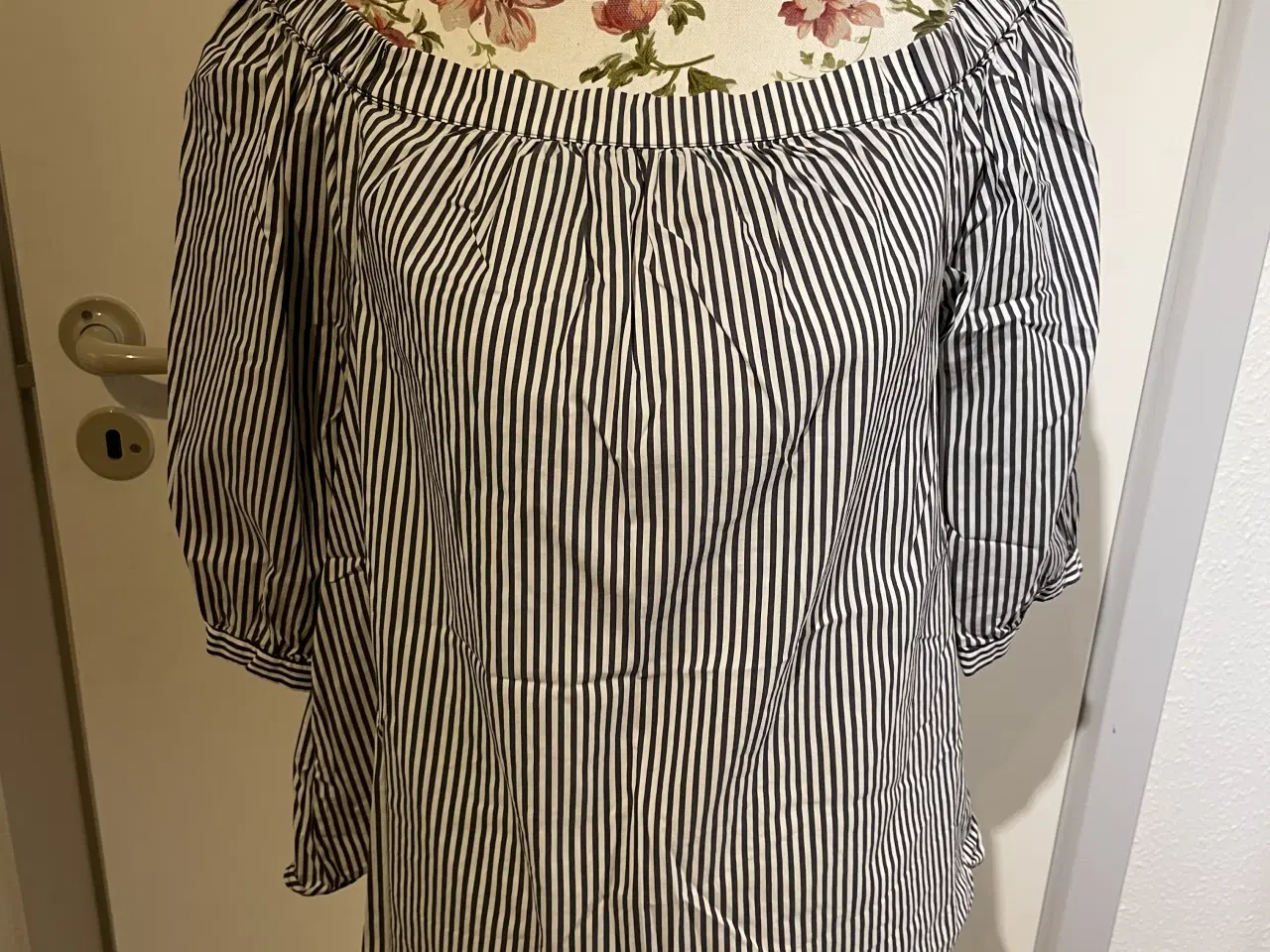 Billede 1 - Tommy Hilfiger - skulder bluse