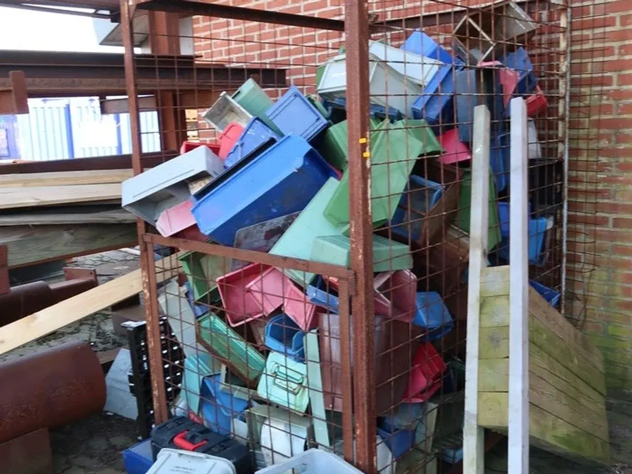 Billede 1 - Pallebur med indhold