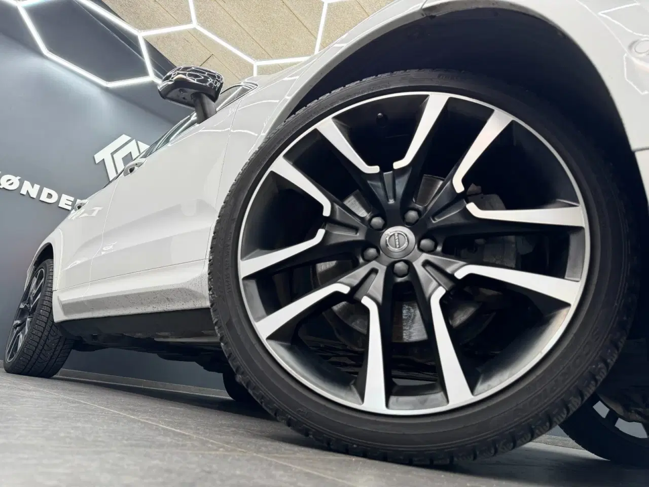 Billede 2 - Volvo XC60 2,0 B5 235 R-Design aut. AWD