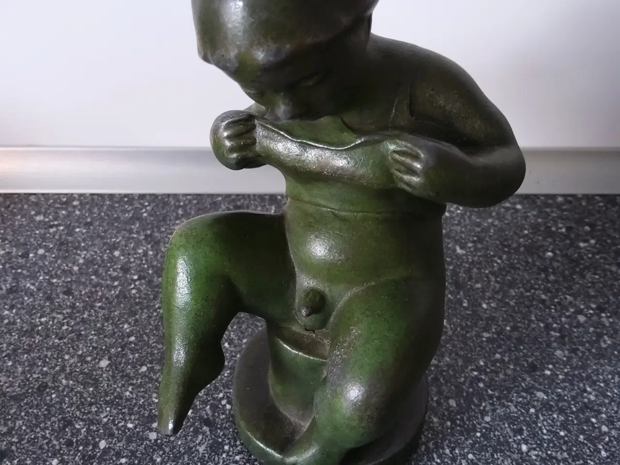 Billede 5 - Grøn Bronzefigurer/skulptur af dreng.
