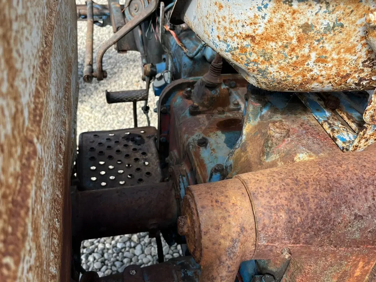 Billede 11 - Fordson Major Motoren mangler, men mange god dele.