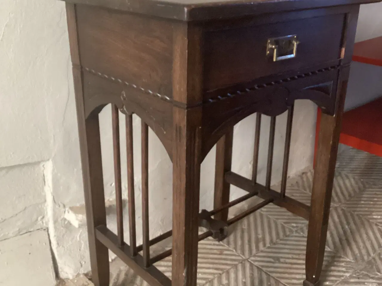 Billede 2 - Sybord,sidebord med skuffe