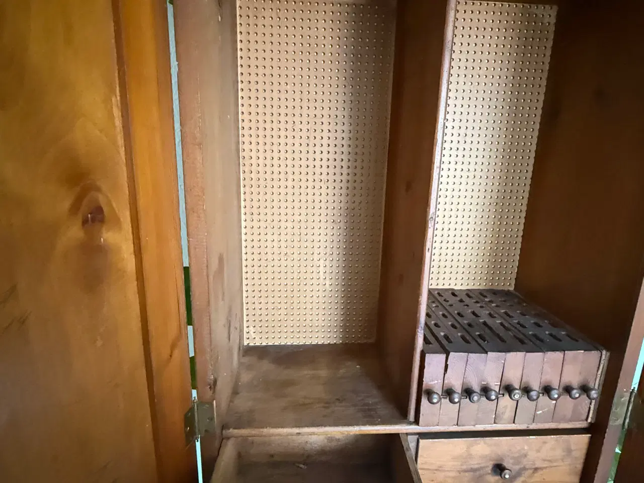 Billede 2 - Gammeldags køkken chatol skab