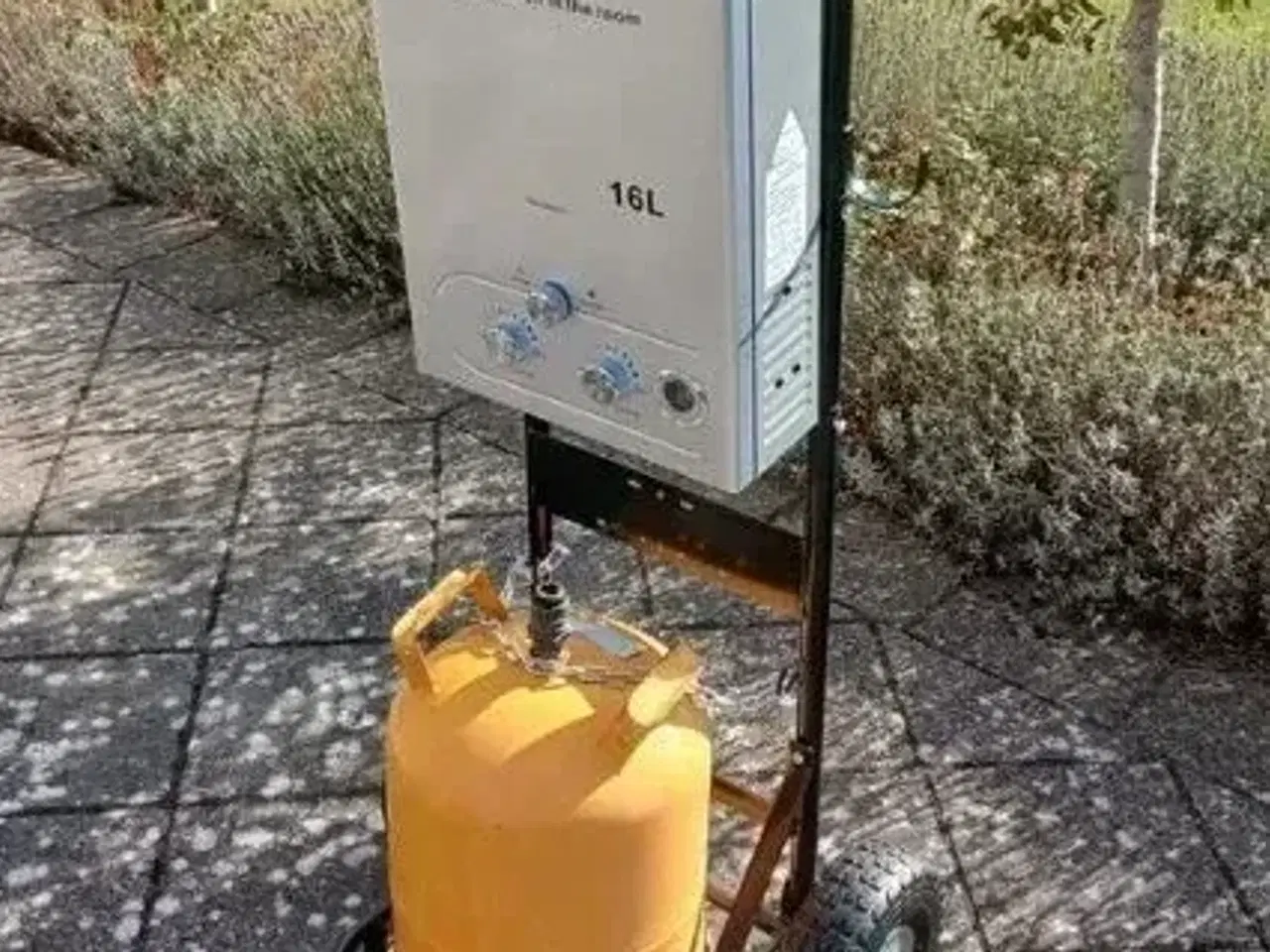 Billede 1 - Gasvandsvarmer på vogn