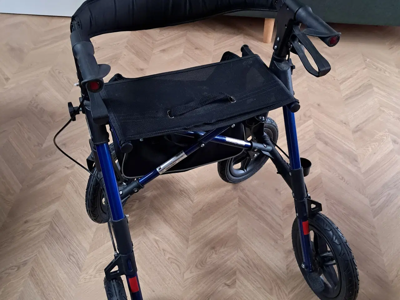 Billede 1 - Rollator med taske 