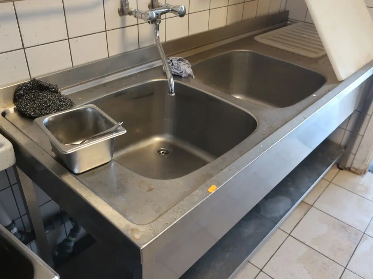 Billede 2 - Dobbelt vaskebord uden armatur