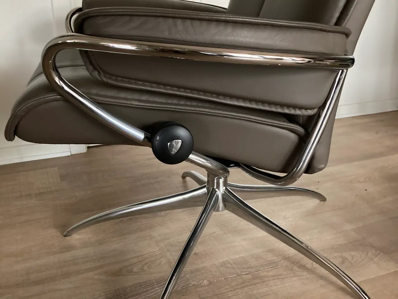 Billede 2 - Superfine læderstole, Stressless, med fodskamler