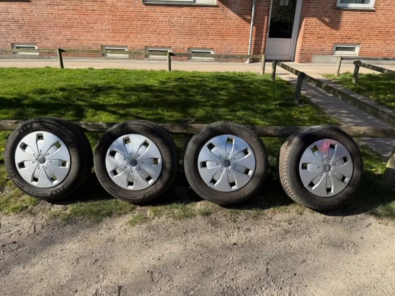 Billede 1 - Michelin Alpin vinterdæk med fælge 205/60 R16