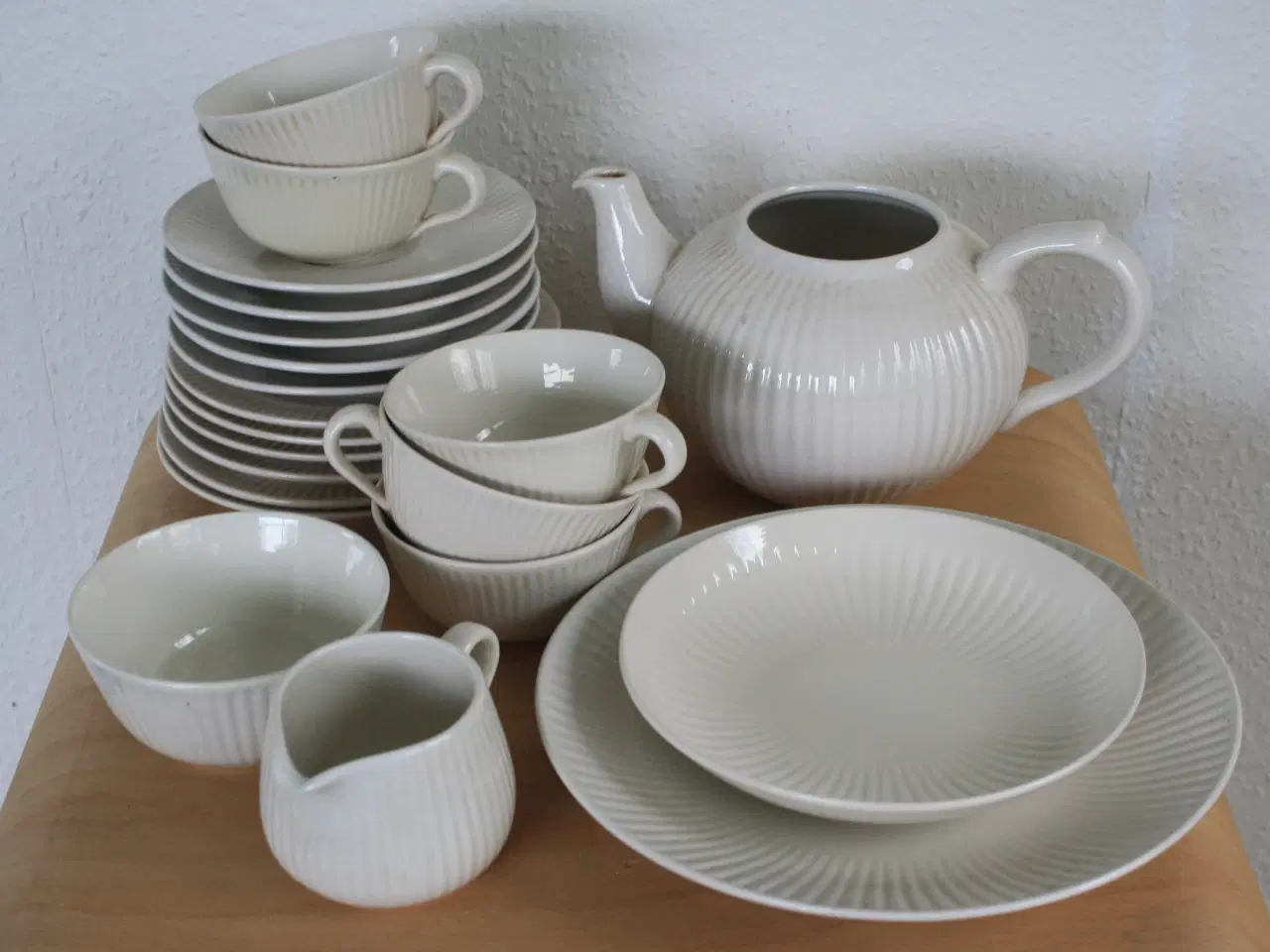 Billede 5 - Søholm. Thestel af hvidt keramik