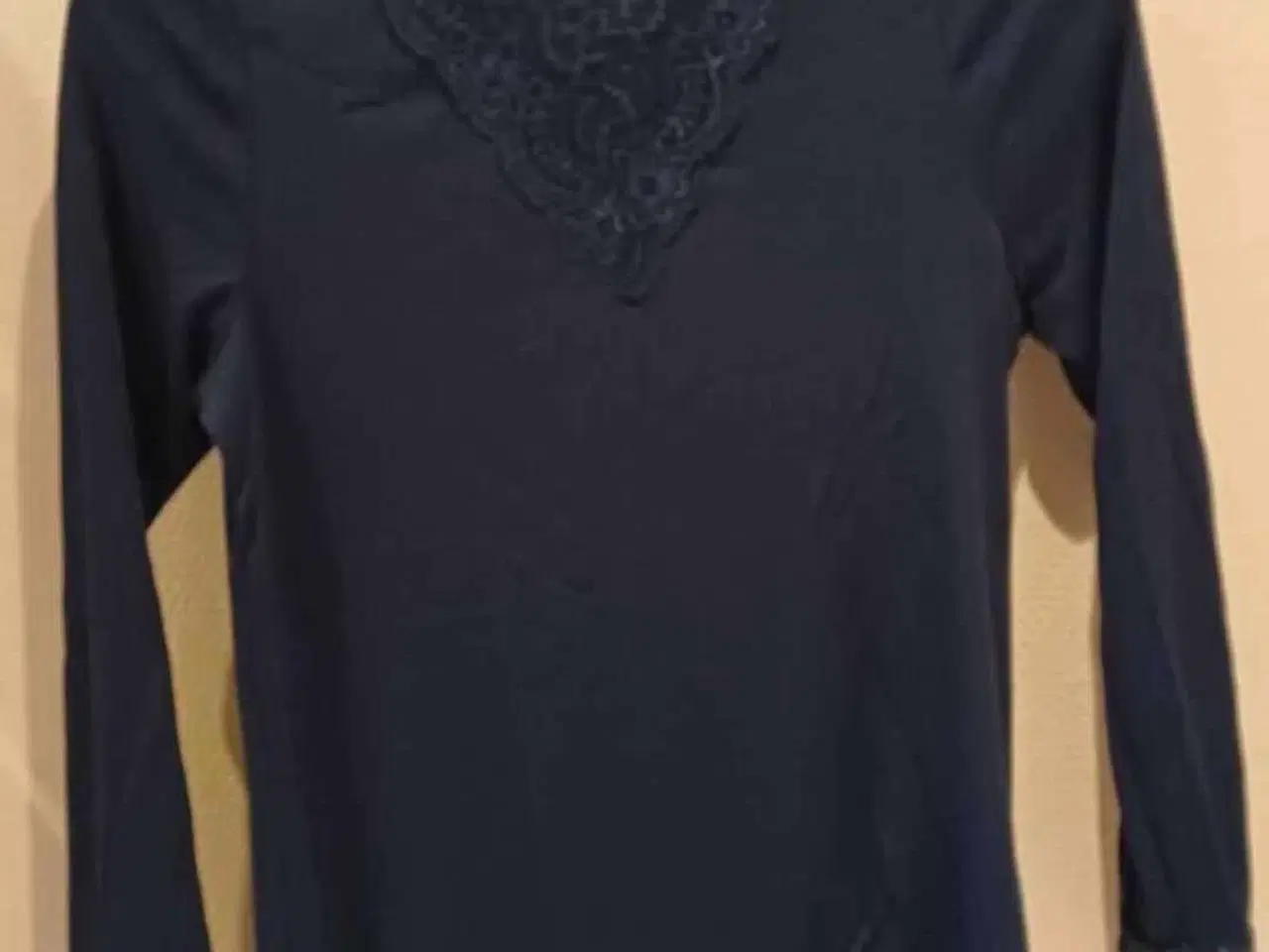 Billede 2 - 2 x OFELIA bluser 