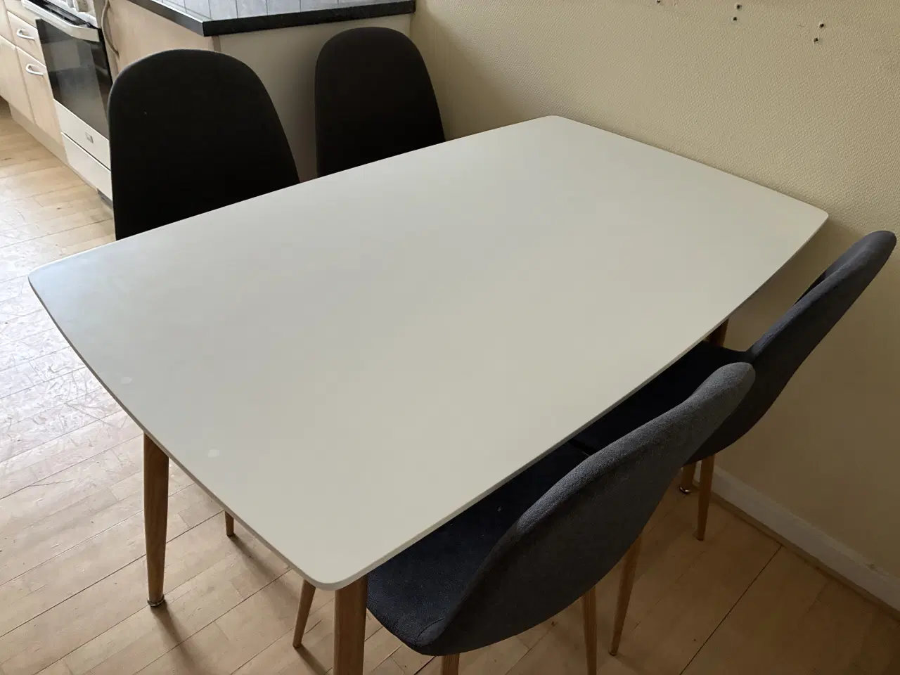 Billede 2 - Daells Bolighus SPISEBORDSSÆT TIL 4