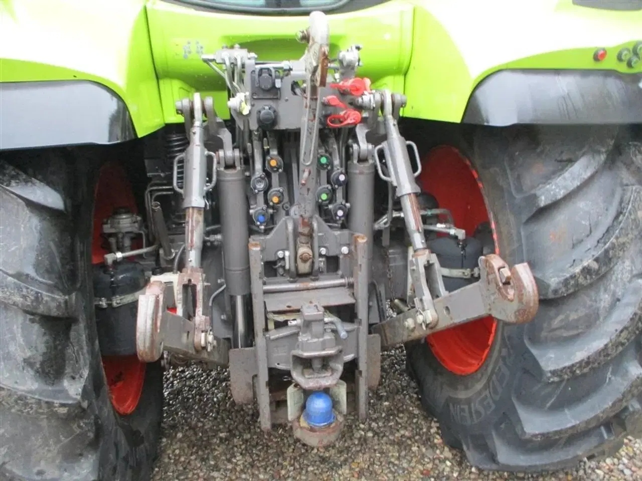 Billede 4 - CLAAS ARION 650 C-matic med frontlift, affjedret foraksel og affjedret kabine.