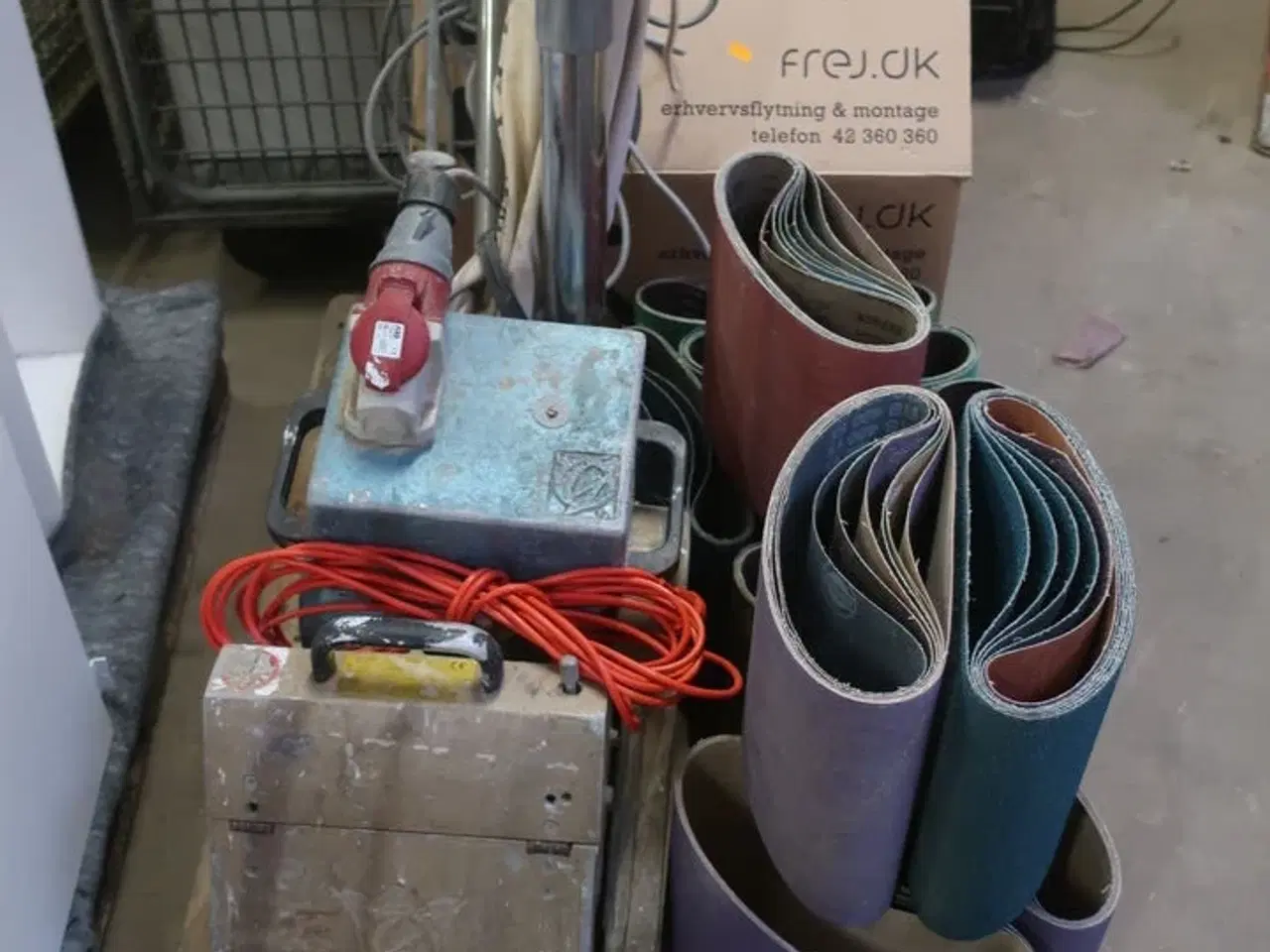 Billede 1 - Gulvsliber ØREBRO med div. Slibepapir