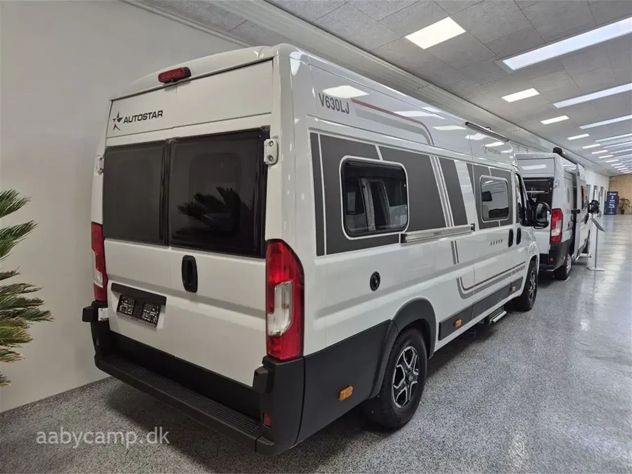 Billede 2 - 2026 - Autostar van 630LJ Design Edition   Luksus Van. Automatgaer. lædersæder.  Alufælge,  langsgående senge.