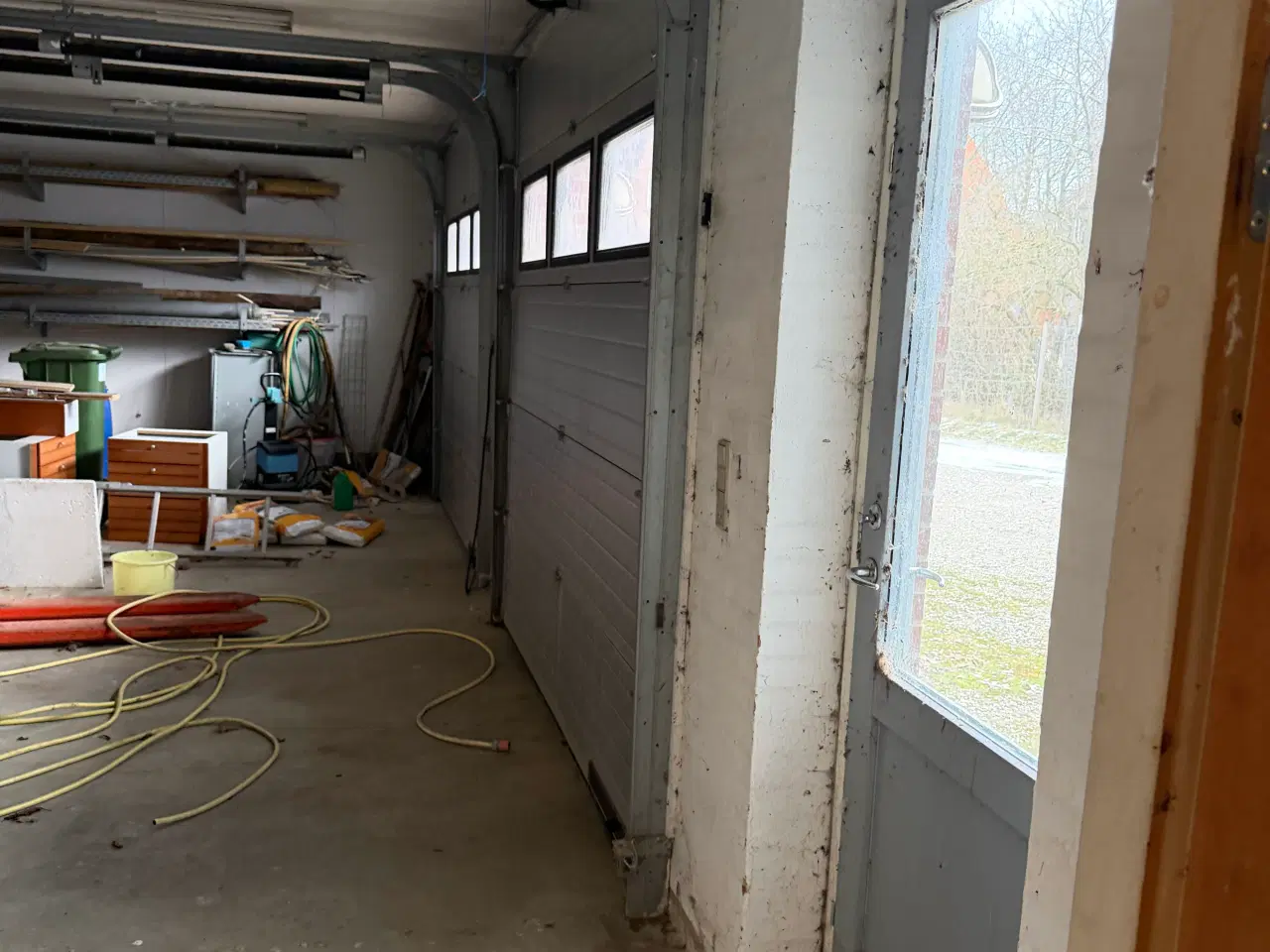 Billede 6 - Hus med stort værksted og garager.