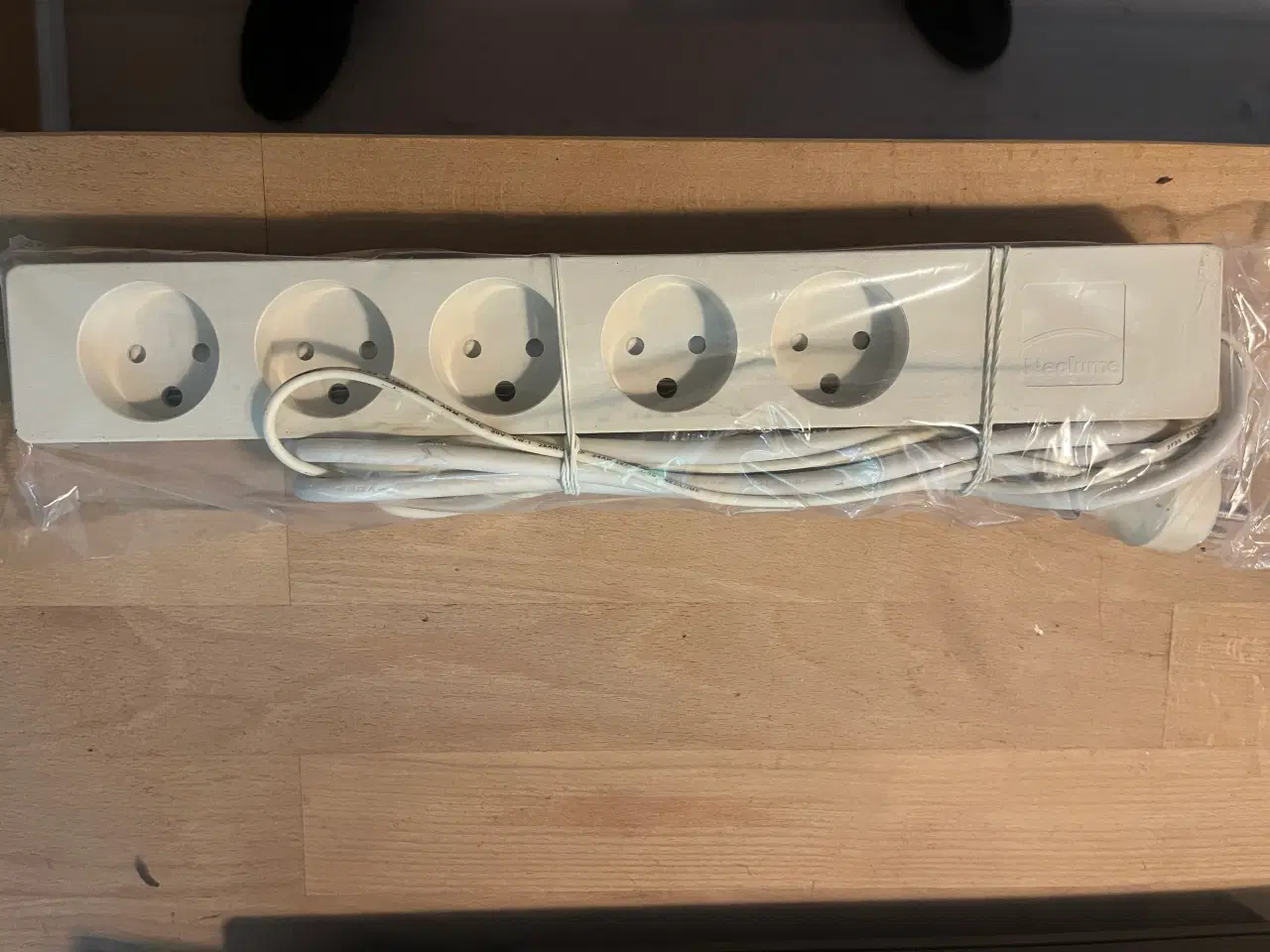 Billede 2 - Strømskinne m 5 stik og USB