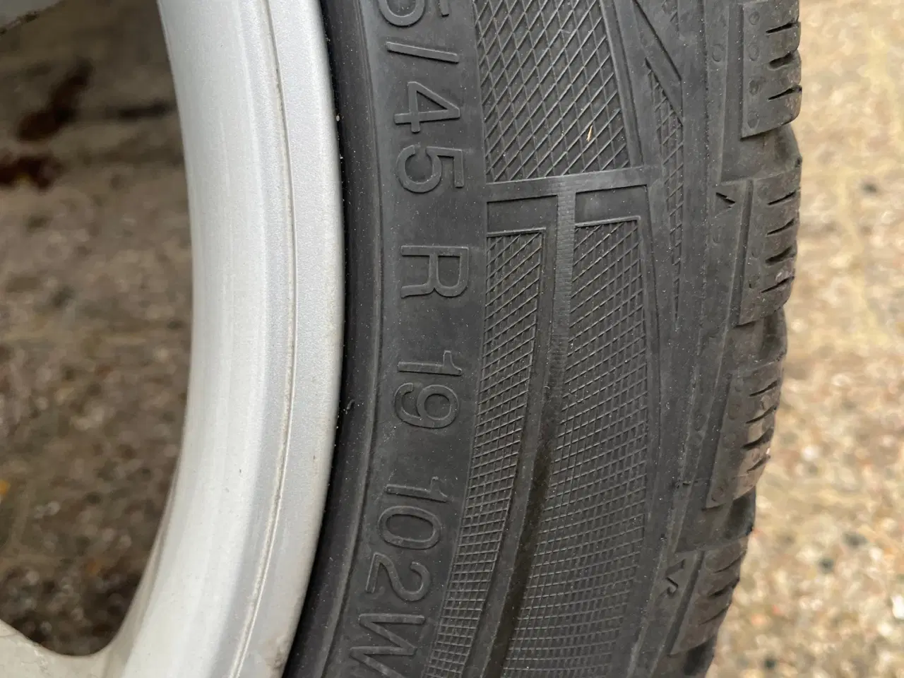 Billede 3 - Vredestein vinterdæk med fælge 245/45 R19 102W