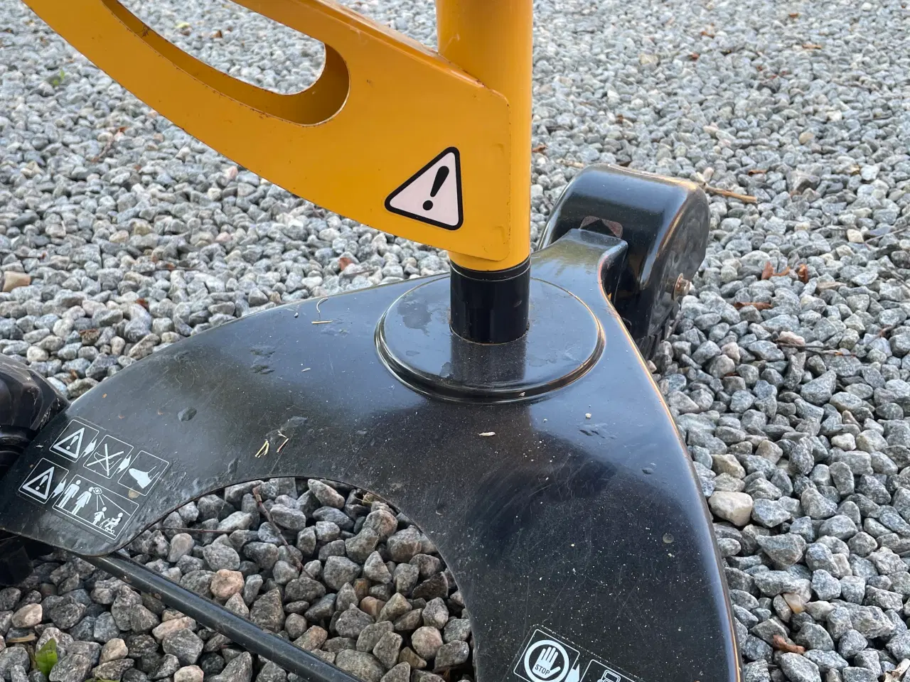 Billede 2 - Johndeere gravemaskine til leg i sandkassen