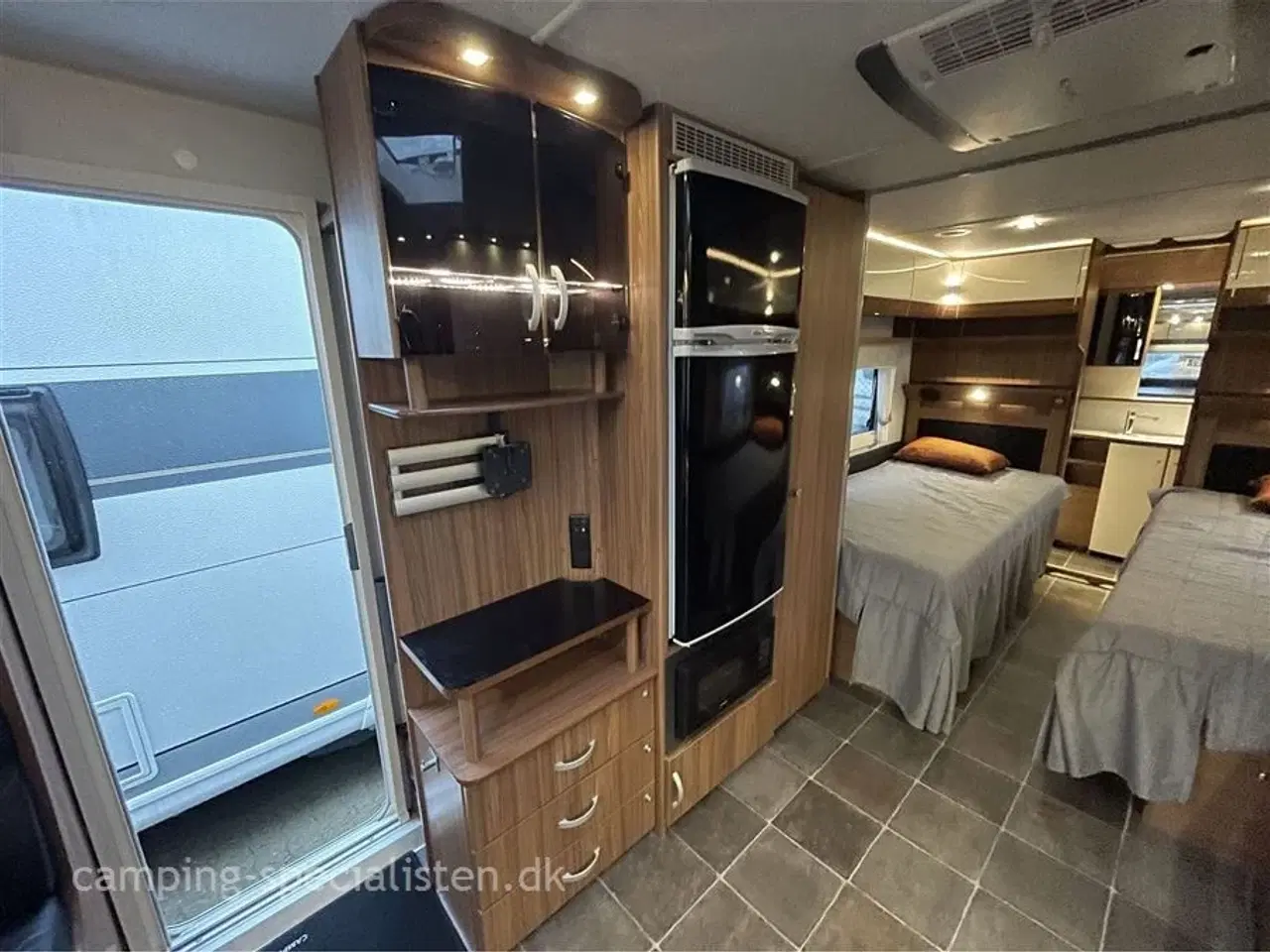 Billede 7 - 2020 - Polar Customized 680   Polar  Customized 680 med enkelte senge og ende badeværelse model 2020 kan nu ses hos Camping-Specialisten.dk