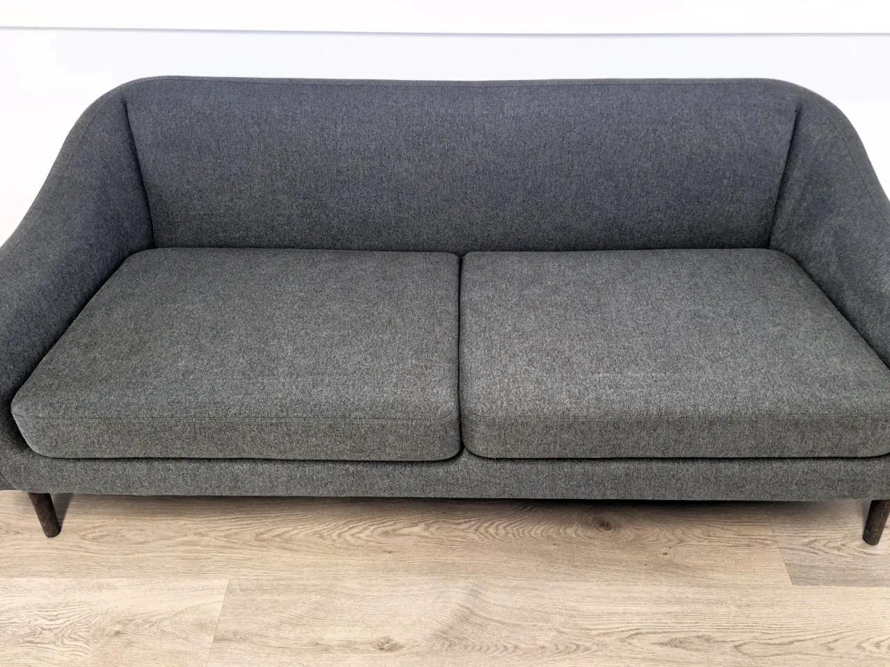 Billede 2 - Sofa i grøn-grå stof med god siddekomfort