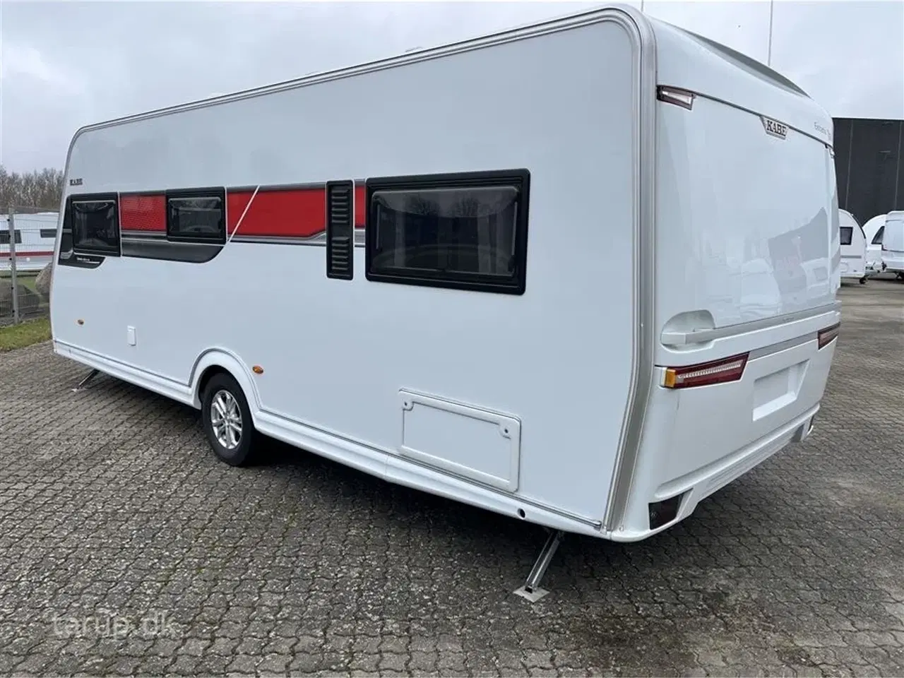 Billede 3 - 2022 - Kabe Estate 600 XL KS   Cykelstativ, Mestic klimaanlæg, rundsiddegruppe, ALDE centralvarme, vandbåren gulvvarme, stort køle/ frys, alufælge, glatte sider, fransk dobbeltseng