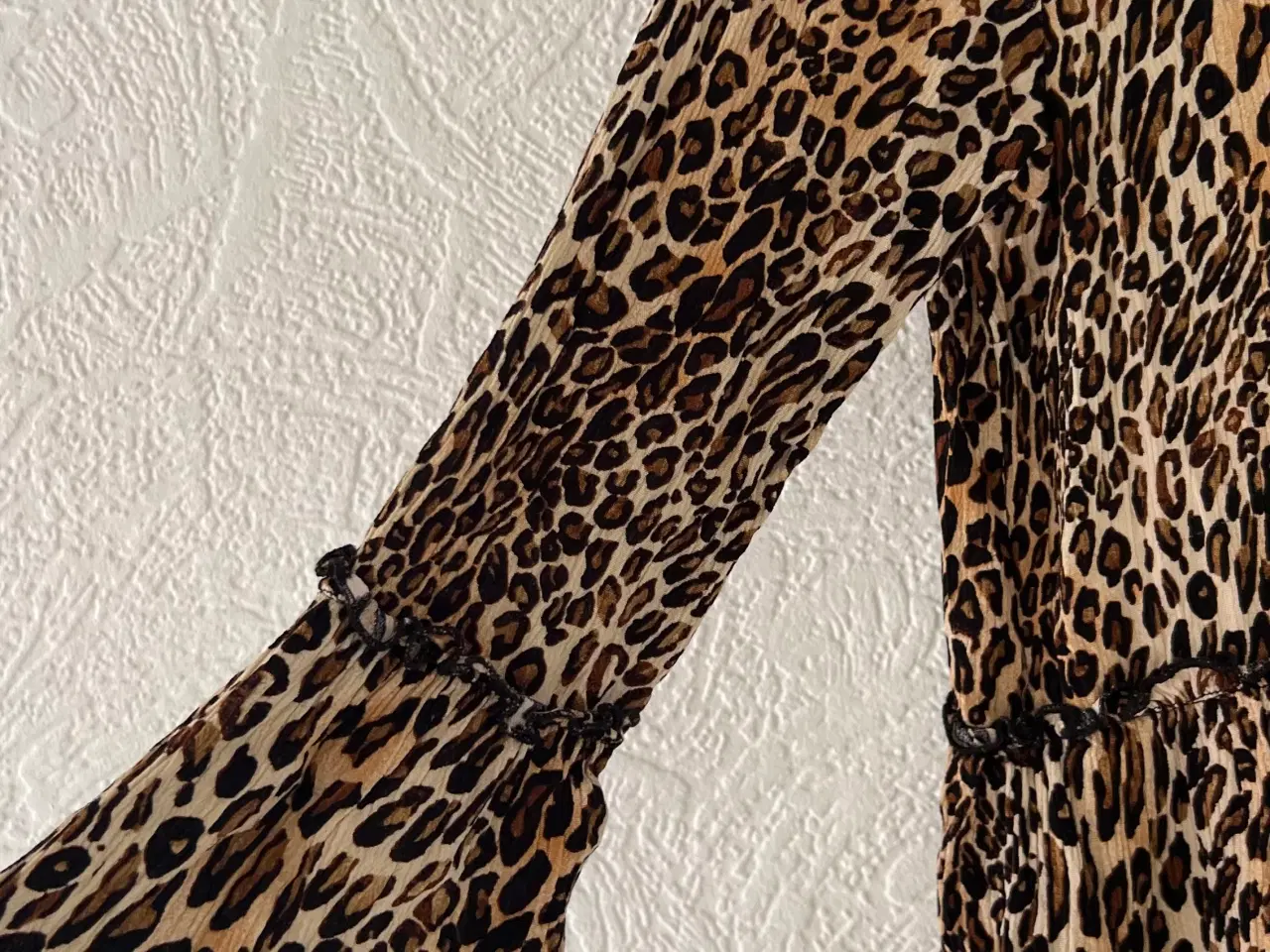 Billede 2 - Leopardkjole fra Noella. (Str. XS)