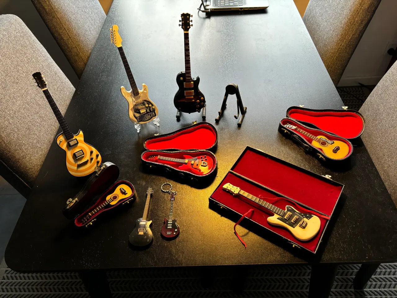 Billede 3 - Miniature guitarer