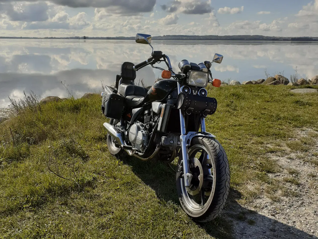 Billede 1 - Honda magna v45 700