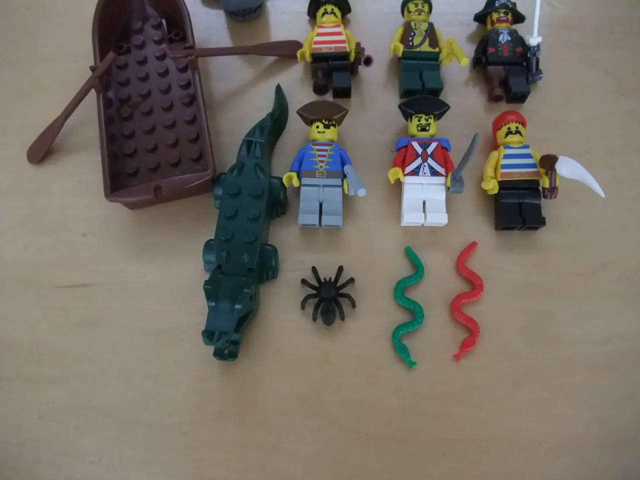 Billede 3 - Lego Pirates Figurer+Tilbehør 