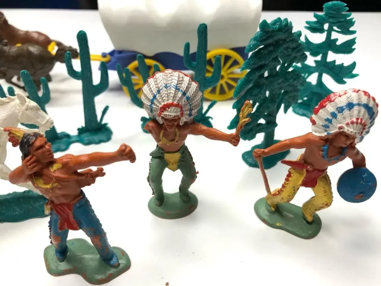 Billede 2 - Crescent Toys...indianere og cowboys
