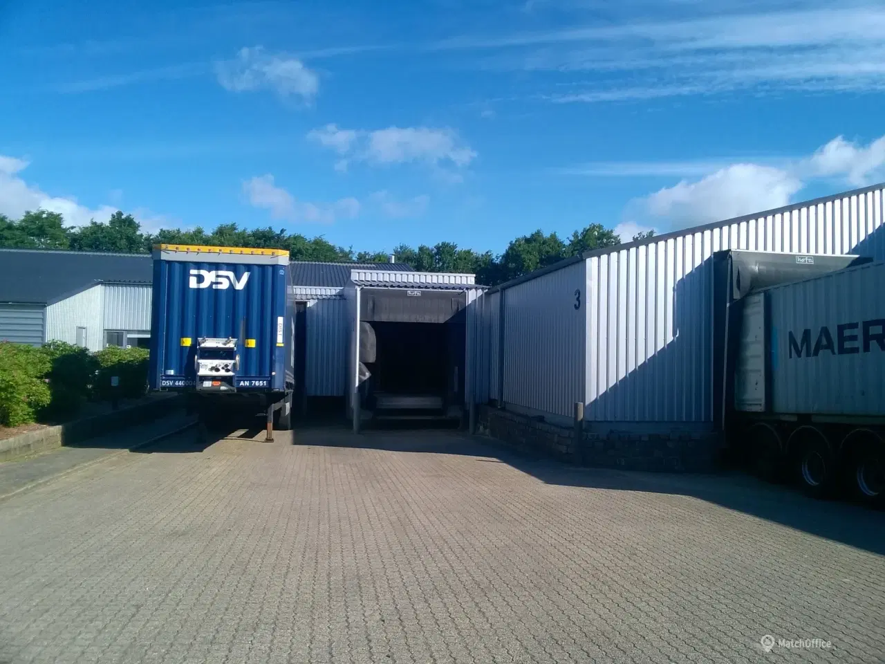 Billede 3 - Lagerbygning med porte og ramper udlejes