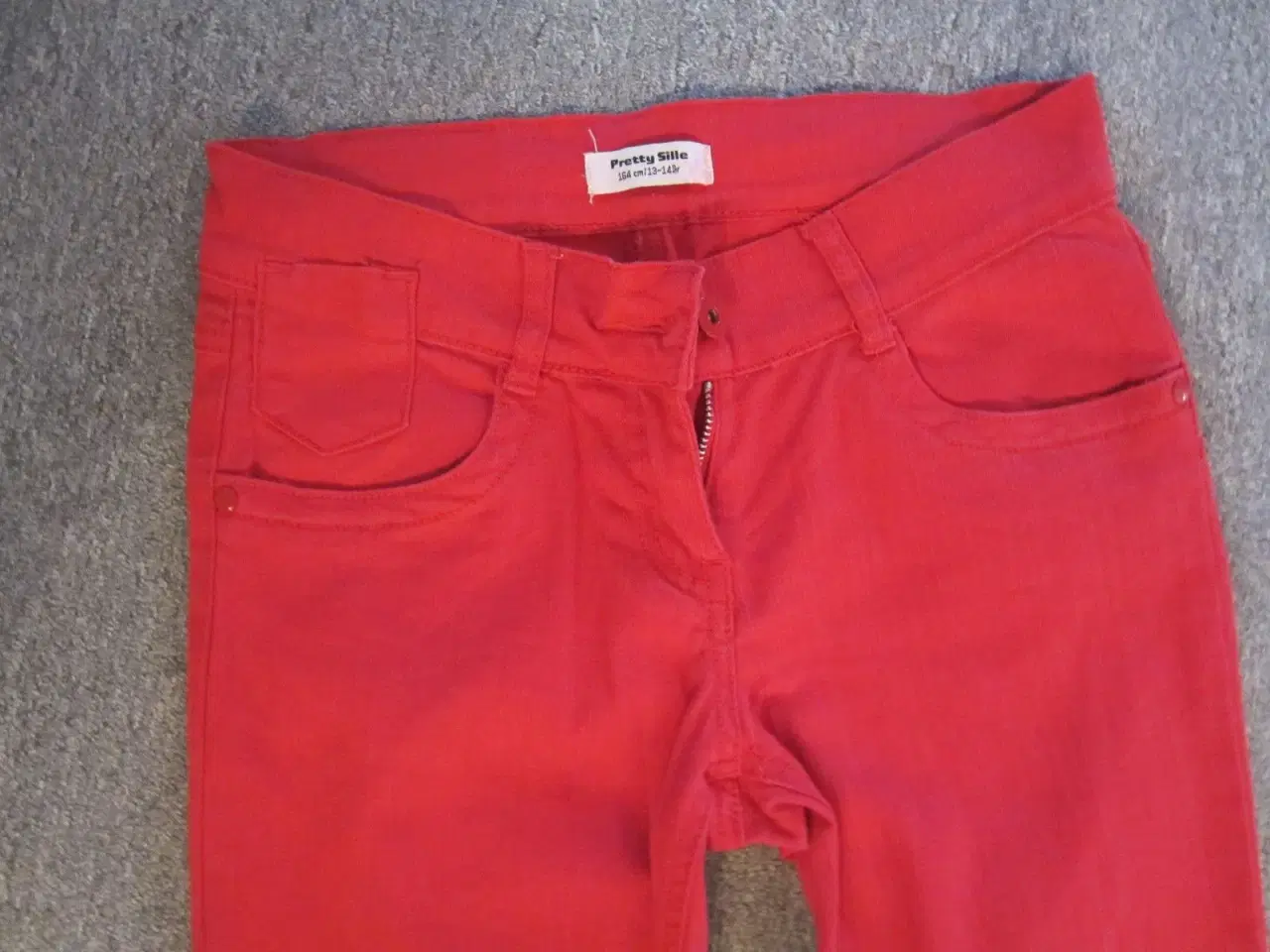 Billede 3 - Flotte røde bukser til pige str. 164