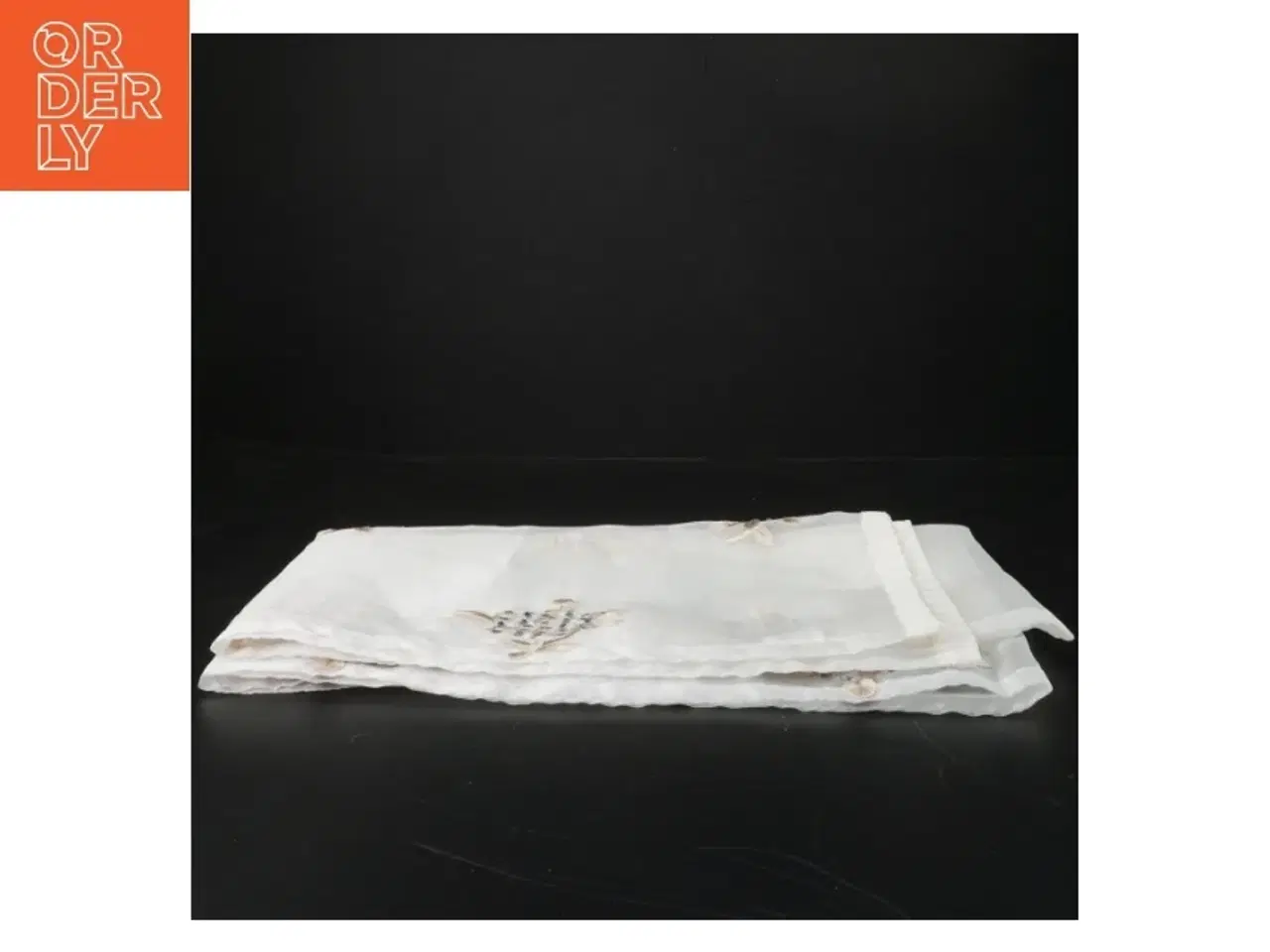 Billede 2 - Bordløber med broderi fra Lene Bjerre (str. 128x41 cm)