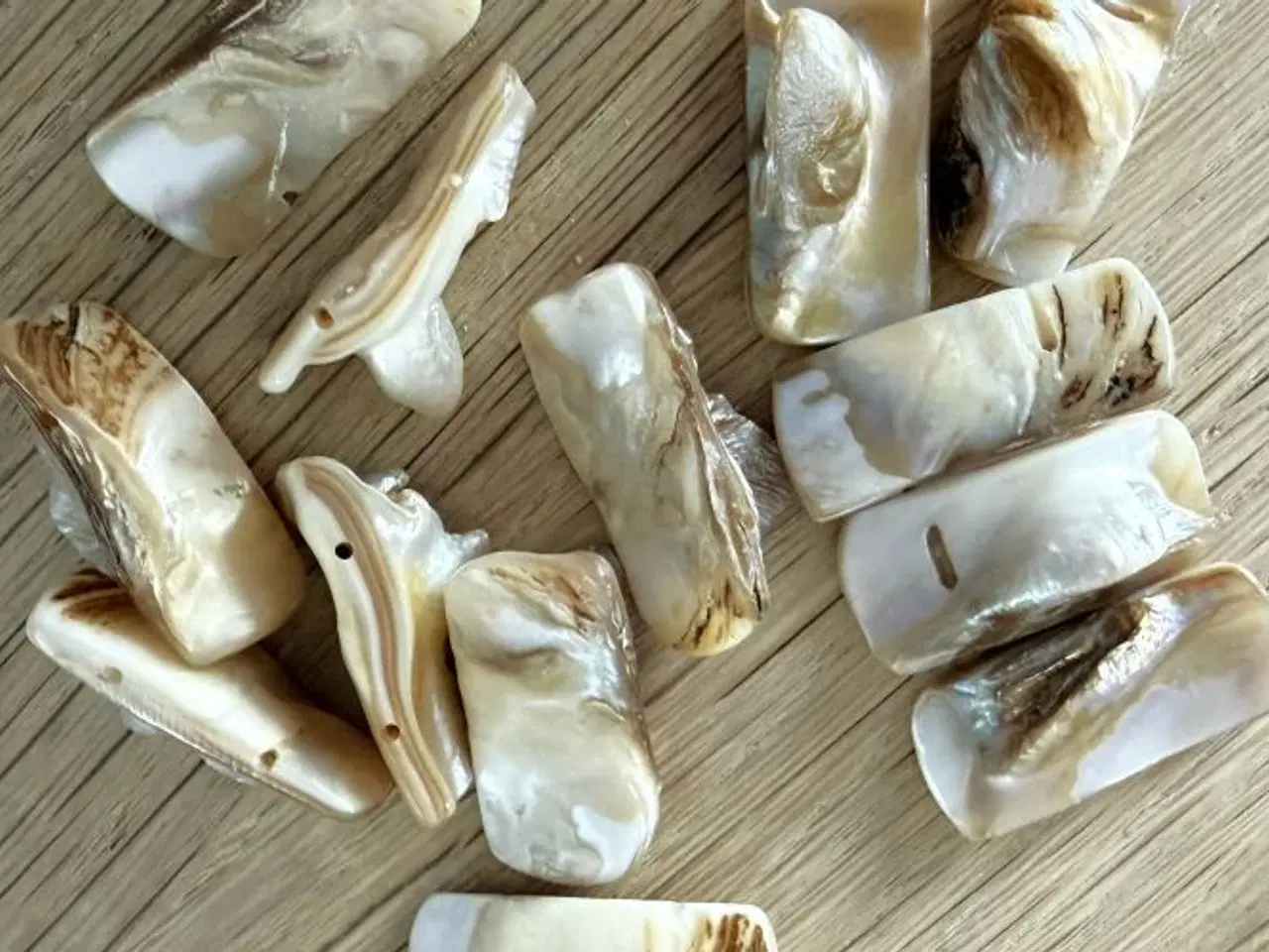 Billede 2 - Firkantede perlemors-perler 