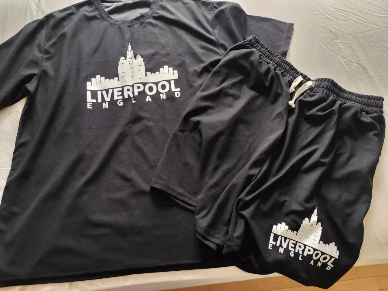 Billede 3 - 4 stk. Liverpool T-shirt + shorts