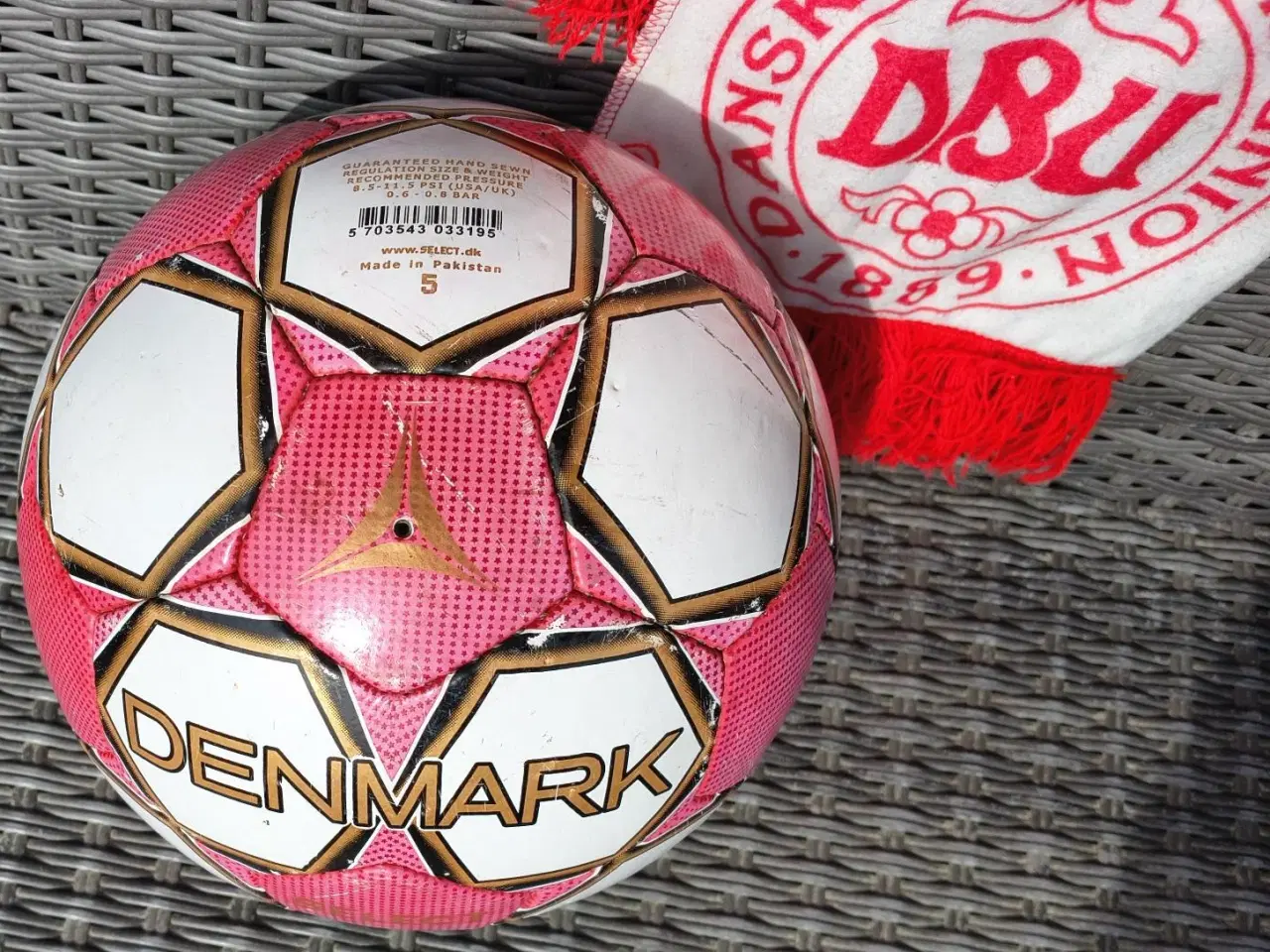 Billede 3 - DBU SELECT BOLD OG DBU HALSTØRKLÆDE