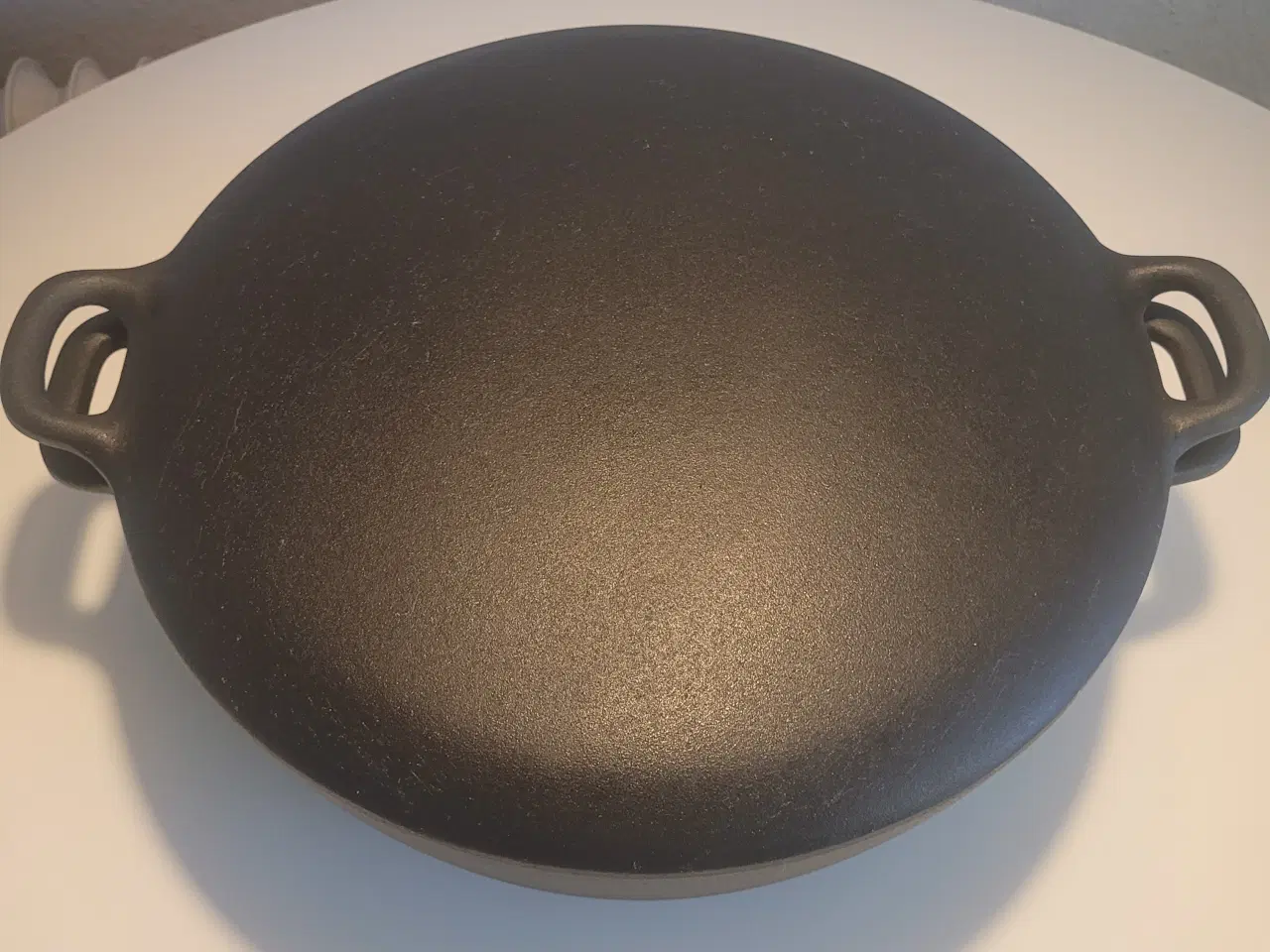 Billede 2 - Stor støbejernsgryde 33cm-350 kr. med fragt