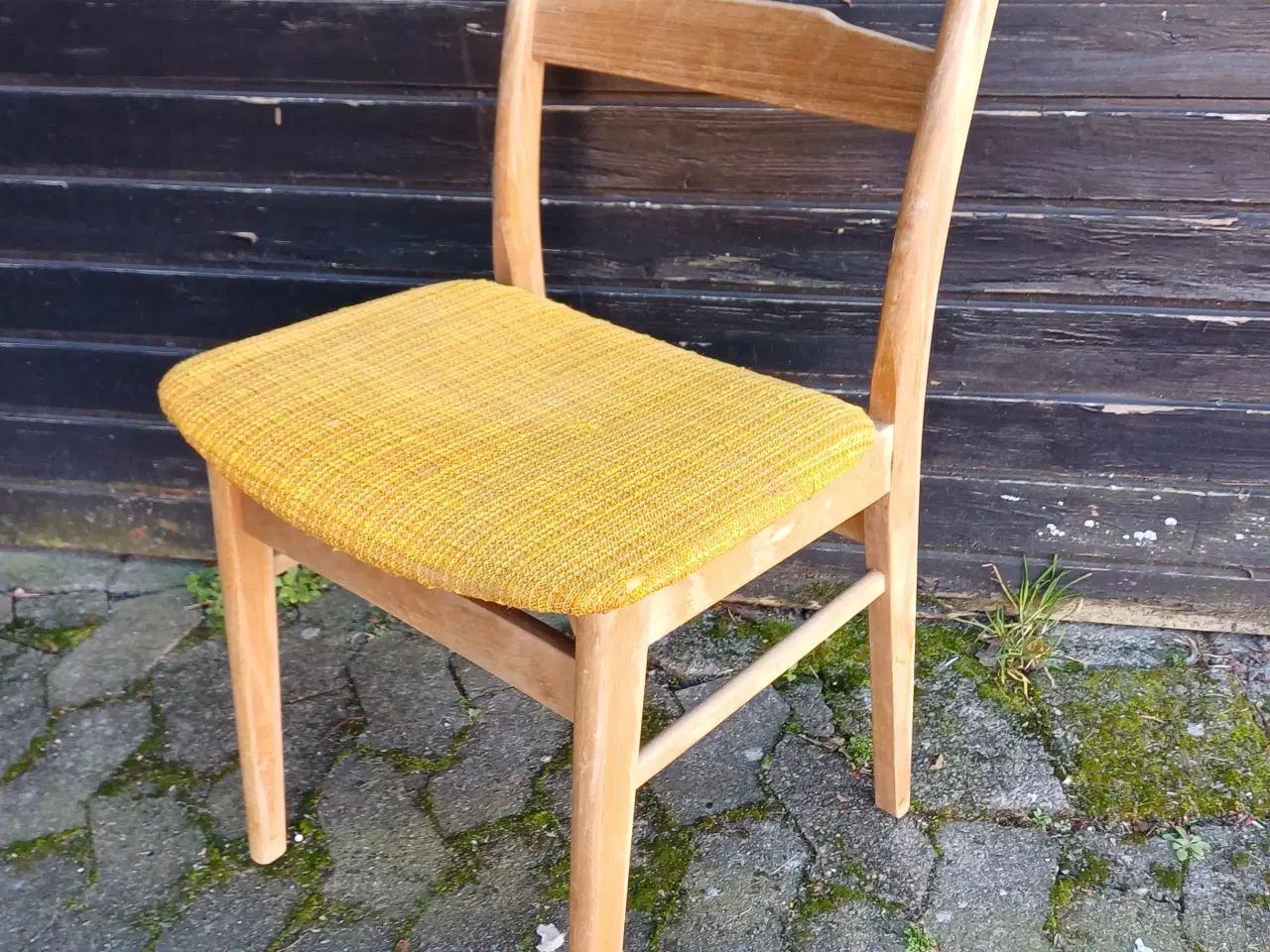 Billede 1 - Fire dansk designet retro stole.